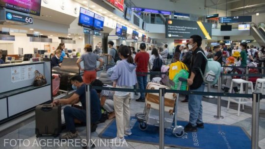 Traficul pe aeroporturile din capitală se desfăşoară în condiţii de iarnă
