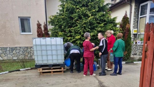 Locuitorii din zona orașului Curtea de Argeș nu au apă potabilă în rețeaua publică