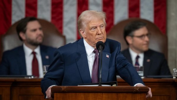 Donald Trump majorează taxele vamale de la 10% la 15%