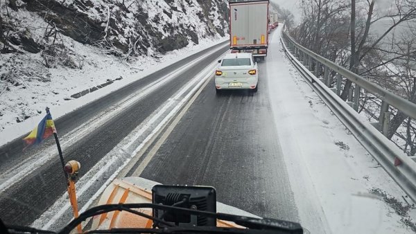 Infotrafic: Fără drumuri naționale sau autostrăzi cu circulația oprită