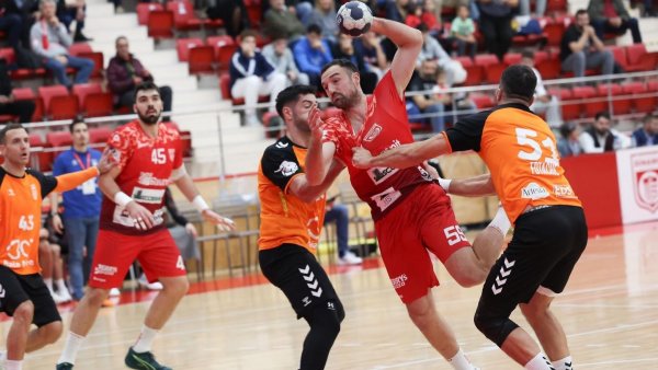 Handbal: Dinamo, 11 înfrângeri în 12 partide