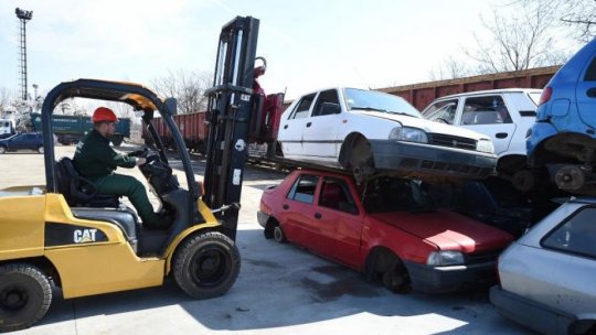 Primăria Municipiului Arad vinde ca fier vechi aproape 130 de maşini abandonate de pe străzi