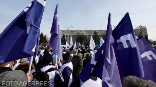 Profesorii amenință cu greva