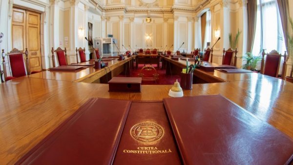 Guvernul transmite o informare la CCR cu privire la consecinţele amânării deciziei privind pensiile magistraţilor