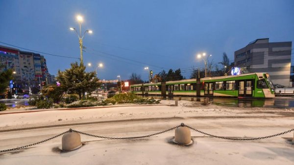 Ploi, ninsori și episoade de răcire și încălzire, potrivit prognozei meteorologilor