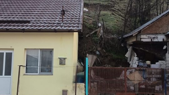 Alunecarea de teren din municipiul Slatina continuă să avanseze