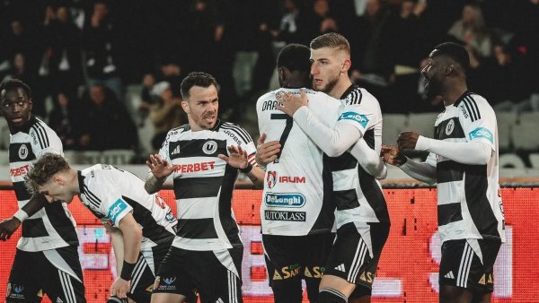 Superliga: U Cluj câștigă derbiul local cu CFR-ul și urcă pe locul secund