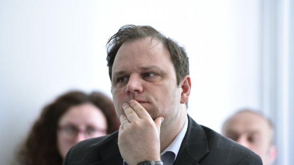 Soluțiile tehnice de control parental "nu pot înlocui gândirea critică și educația media"