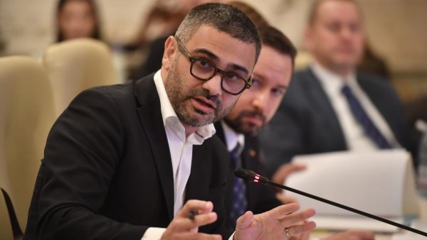 Ministrul muncii critică „dependența de mâna de lucru ieftină” reprezentată de muncitorii din străinătate