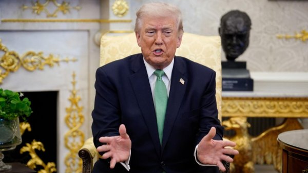 Trump amenință Iranul cu distrugerea termocentralelor