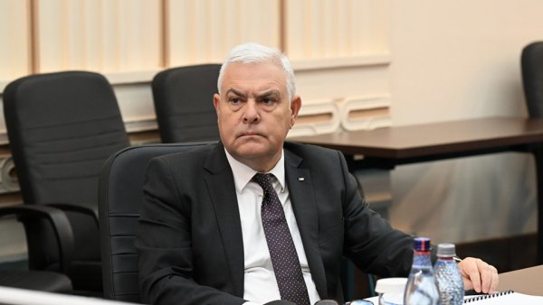 Ministrul Angel Tîlvăr, la RRA: Tricolorul și dragostea de țară să fie două simboluri pe care să le avem în suflet în permanență