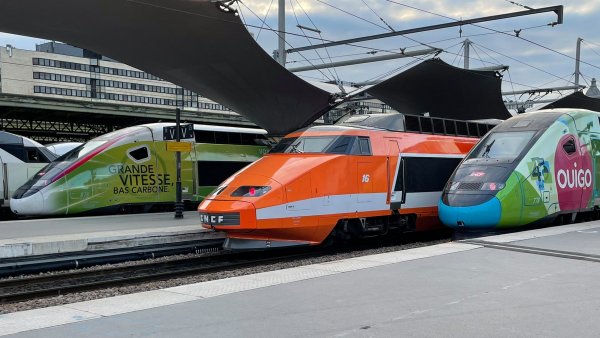 Franța - Transportul în comun va fi perturbat mâine de o grevă generală