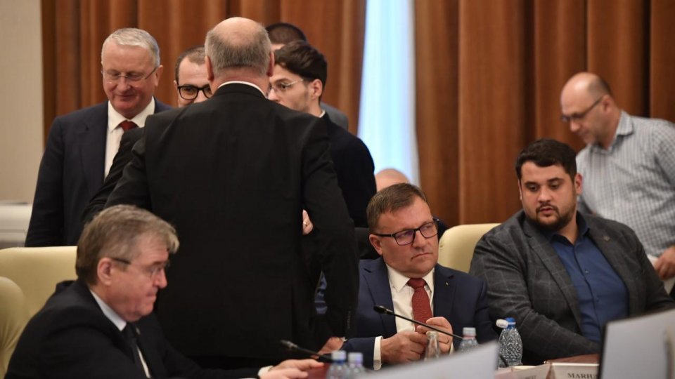 Parlament: Atmosferă tensionată la dezbaterea bugetului