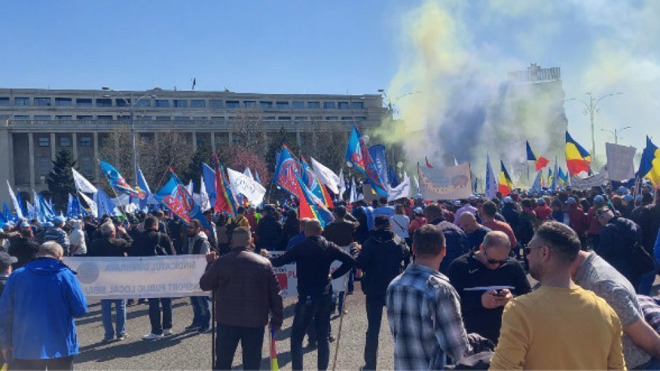 Un nou protest al angajaților din educație are loc în Piața Victoriei din capitală