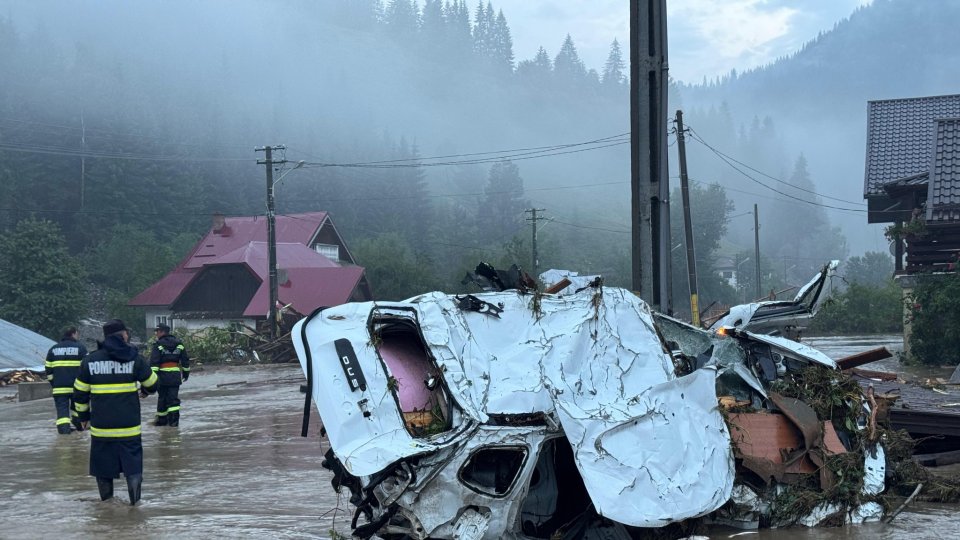 În judeţul Suceava continuă misiunile de evacuare a persoanelor izolate