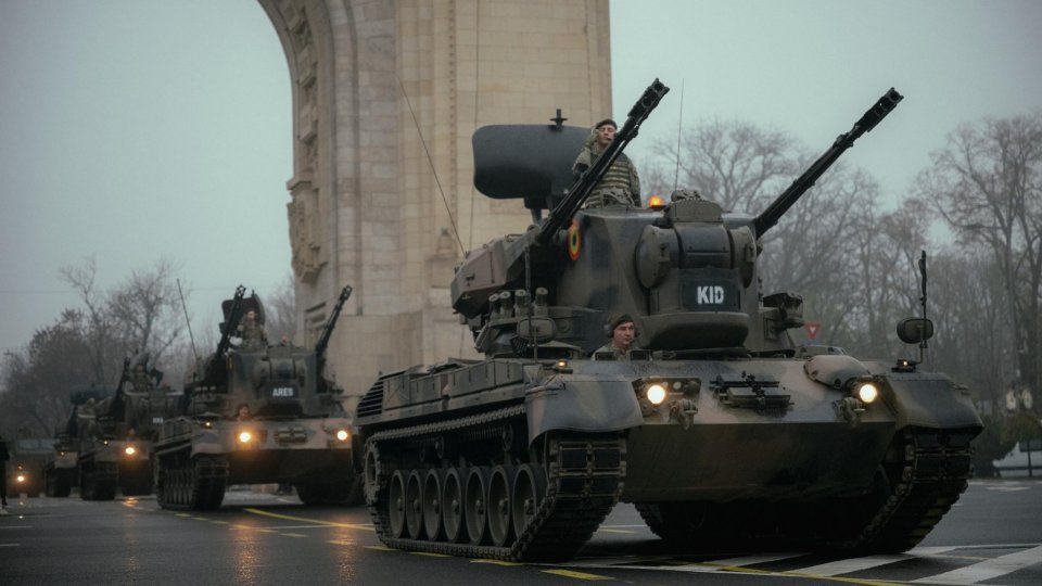 Paradă militară impresionantă la București
