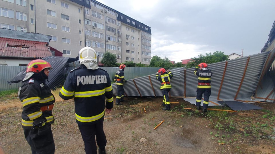 Furtuni puternice în mai multe zone din zone din ţară