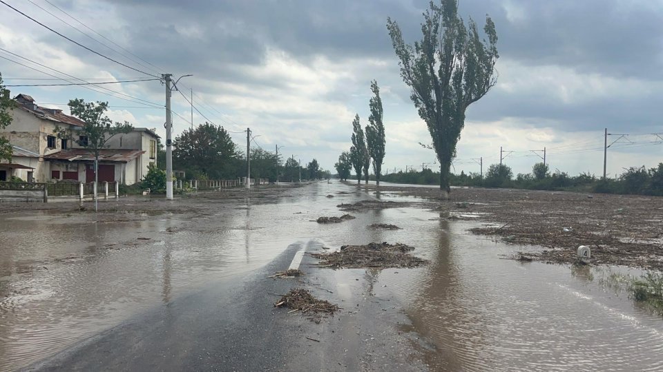 Mai mult de jumătate din ţară, sub avertizări de risc de inundaţii