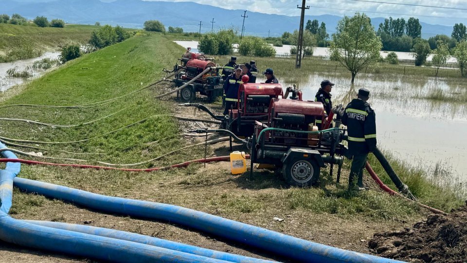 Barajul de deviere a pârâului Corund a fost depăşit