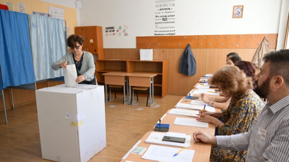 Începutul campaniei electorale pentru turul doi, programat pe 9 mai