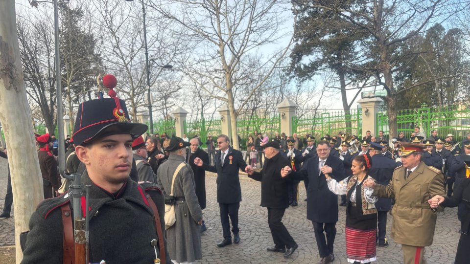 MApN, împreună cu autorităţile locale, organizează sâmbătă ceremonii militare şi religioase dedicate Unirii Principatelor Române