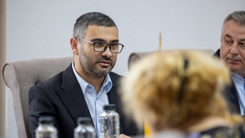 Proiect de lege pentru interzicerea cumulului pensiei cu salariul în sectorul public