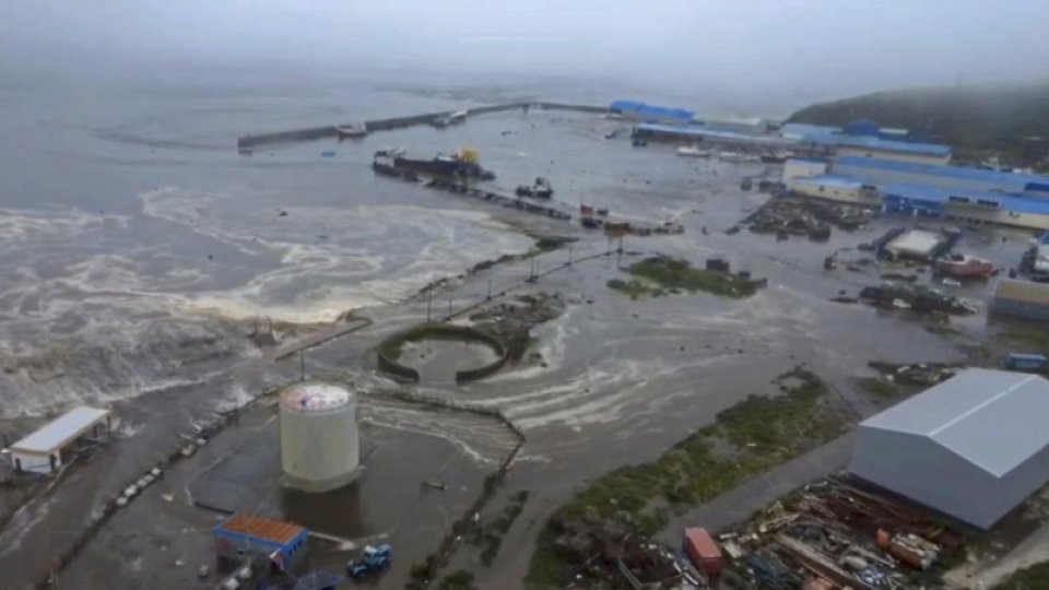 Alerte și evacuări masive după cutremurul uriaș din largul Peninsulei Kamceatka
