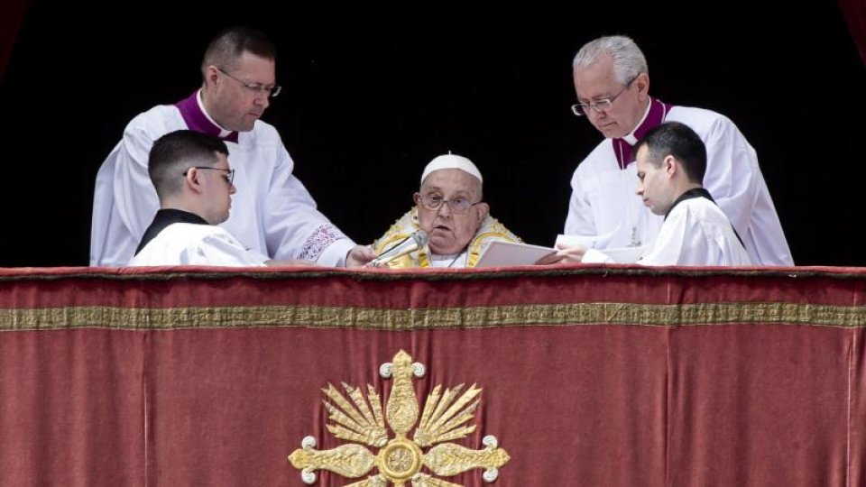 Papa Francisc, la balconul Bisericii Sfântul Petru de la Vatican