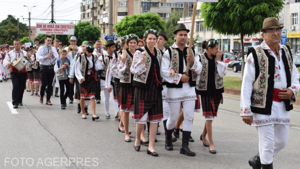 În România e marcată Ziua Costumului Popular