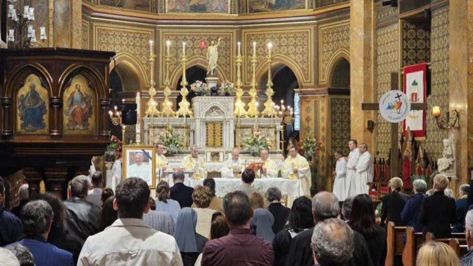 Arhiepiscopul Mitropolit de București, Aurel Percă, va participa la funeraliile Papei Francisc