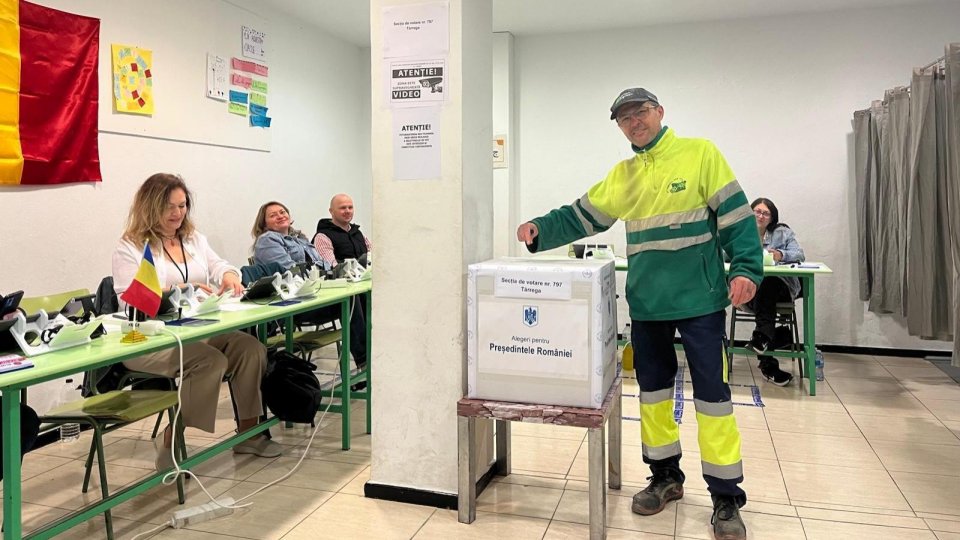 Românii din Spania votează în număr mare pentru alegerea președintelui