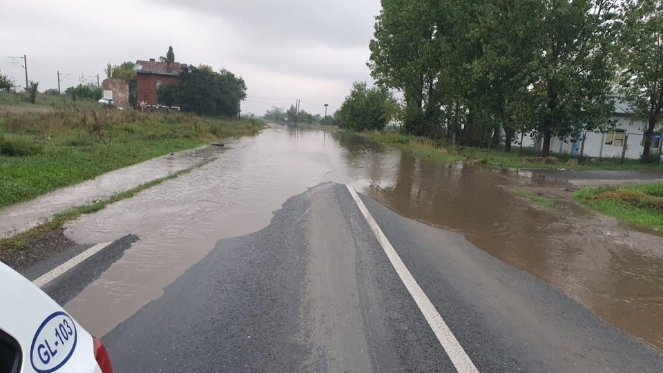 Cod portocaliu de viituri şi cod galben de inundaţii