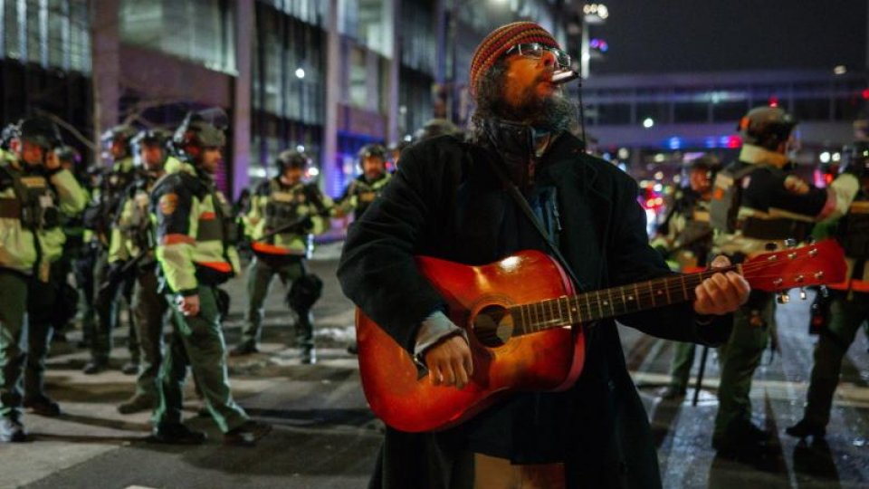 În mai multe oraşe din SUA, zeci de mii de persoane au protestat împotriva Serviciului de Imigraţie