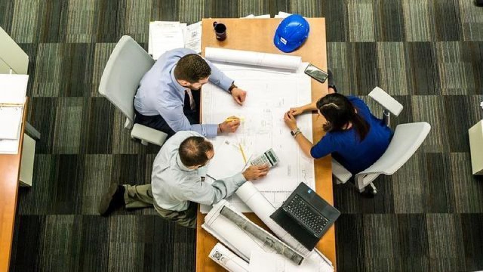 Pachetul de relansare economică va sprijini companiile românești să investească mai mult