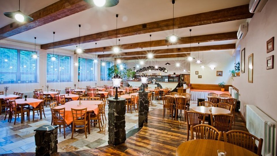 IMM România: Peste jumătate dintre hotelieri și restaurante raportează scăderi în 2025