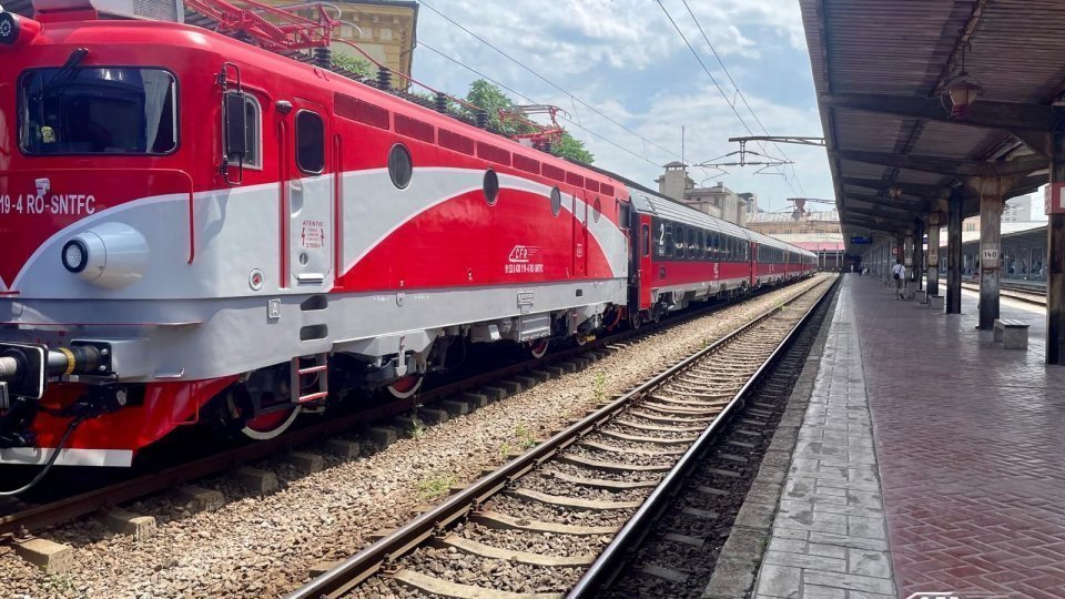 Circulația trenurilor de călători spre litoral, perturbată între Fetești și Cernavodă