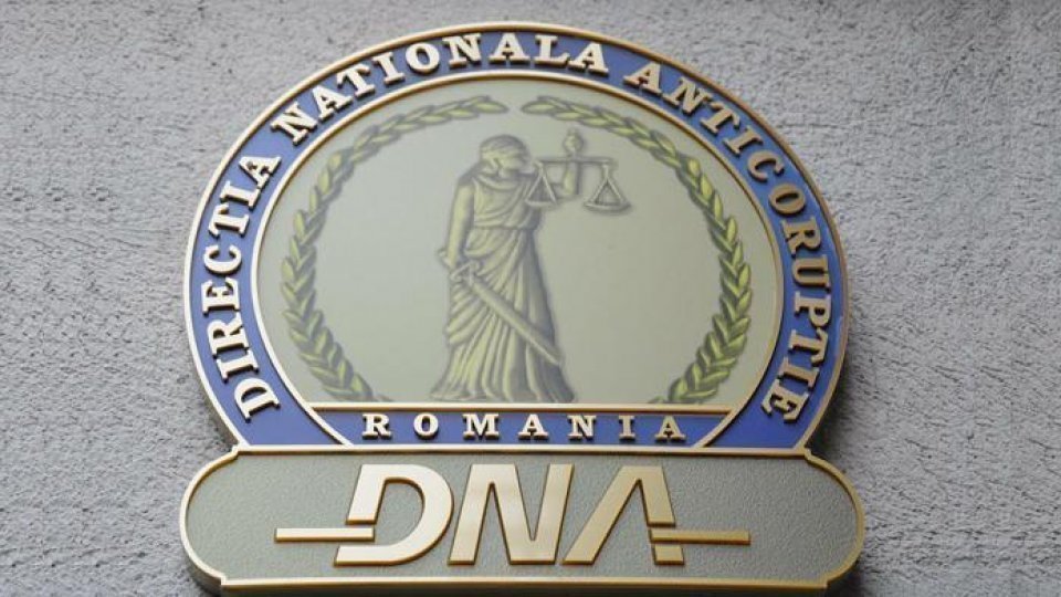 Procurorii DNA fac percheziţii la sediul Primăriei Iaşi