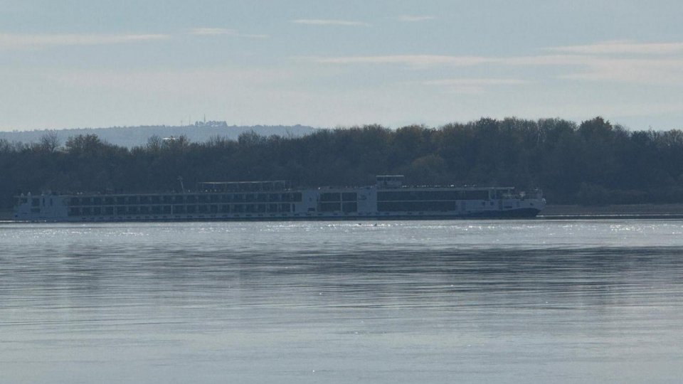 VIDEO: Vas de croazieră eșuat pe Dunăre, la Gârla Mare