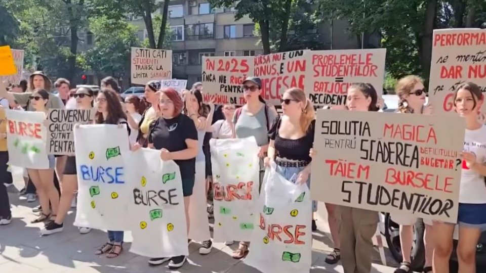 Zeci de studenți au protestat la Timișoara împotriva intenției Guvernului de a tăia bursele