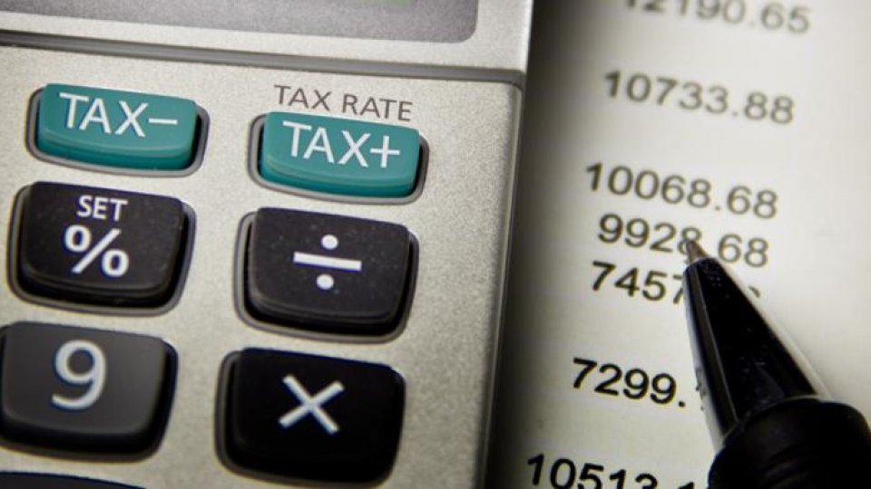 Reducerea cheltuielilor şi reechilibrarea bugetară, discutate cu agenţii de rating