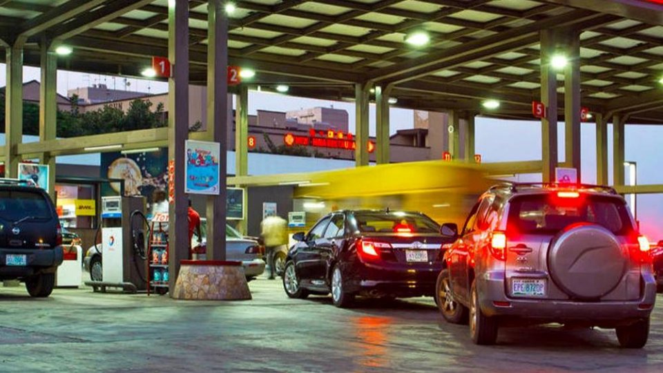 Nu luaţi cu asalt benzinăriile - apelul autorităților franceze