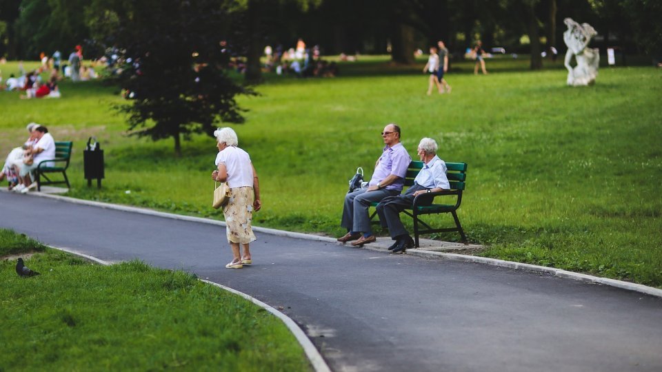 România se confruntă cu o îmbătrânire rapidă a populaţiei