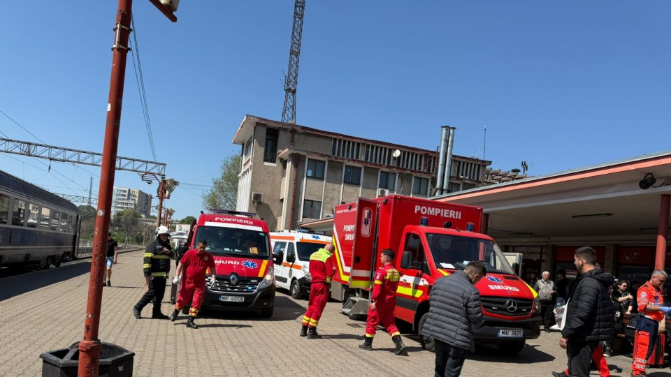 Două trenuri de pasageri s-au ciocnit în gara Constanța