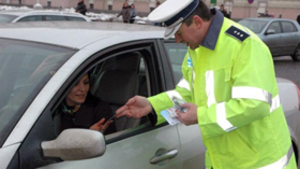 79 de persoane trimise în judecată pentru mită la proba teoretică a examenului auto