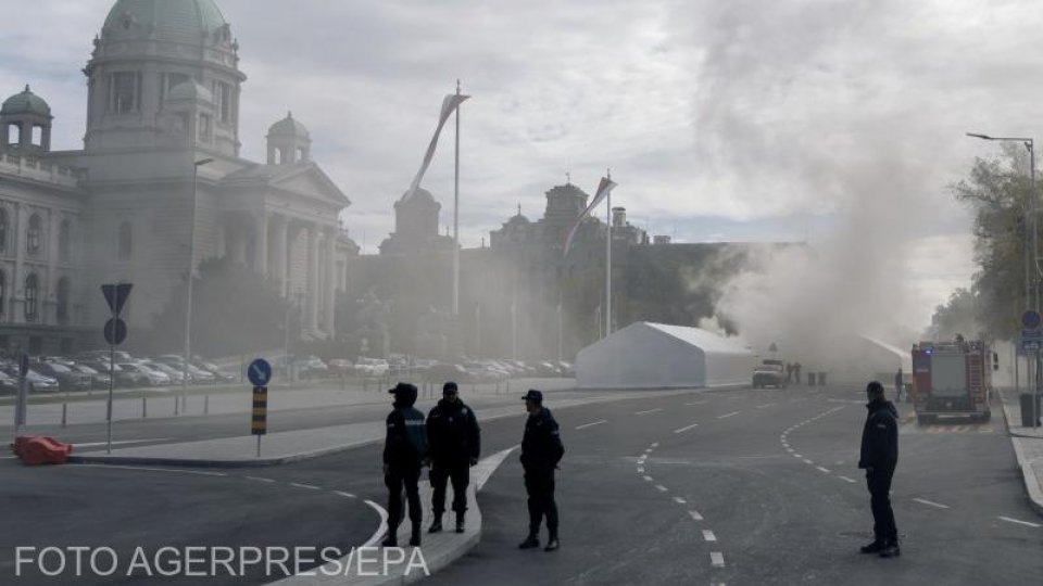 Bărbat rănit în urma focurilor de armă trase în fața Parlamentului din Belgrad