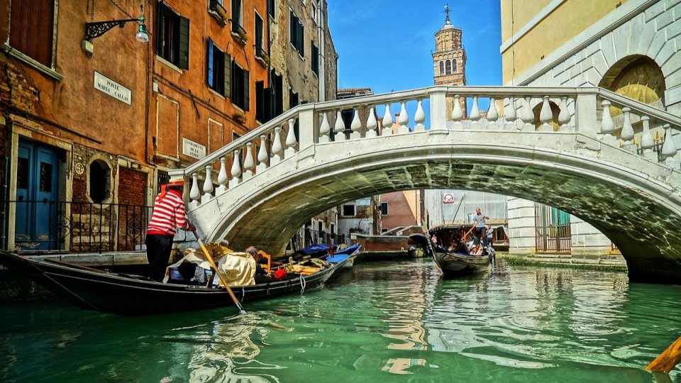 Turiști din Veneția, atacați cu spray-uri iritante de hoții de buzunare