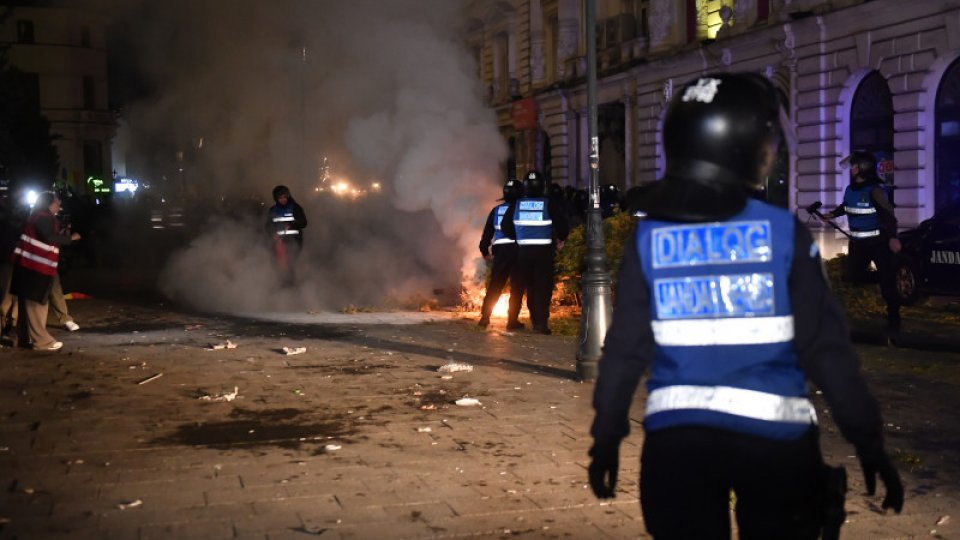 Manifestanţii violenţi de la sediul BEC, trimiși în judecată