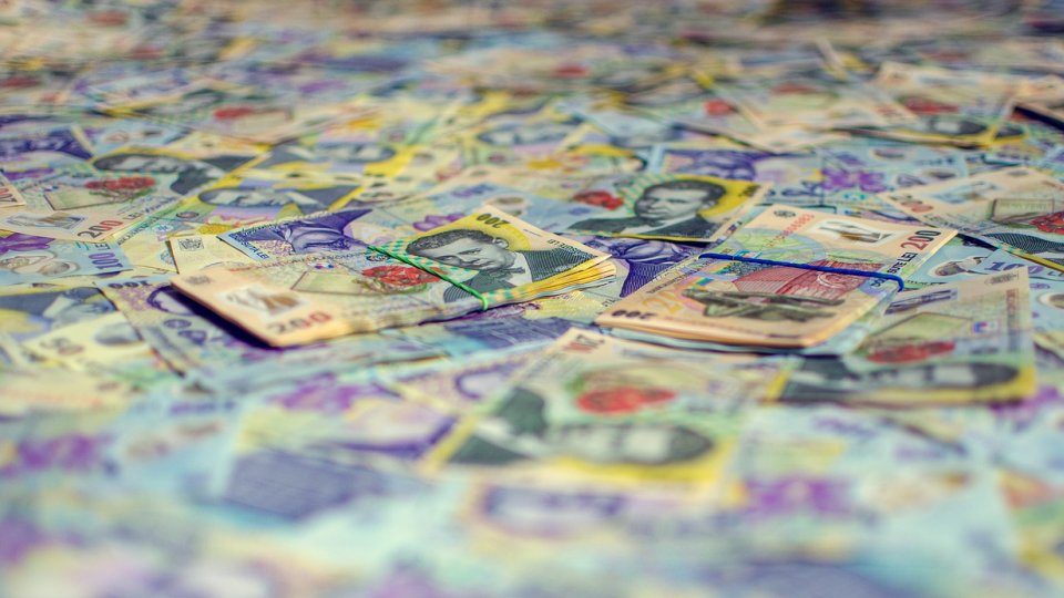 Ciolacu: Salariul minim va creşte la 3.700 de lei brut de la 1 iulie