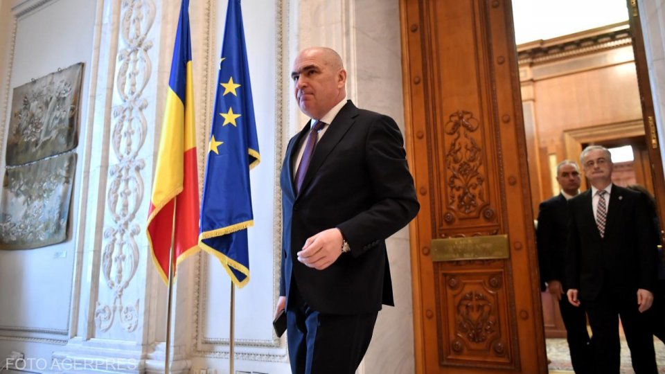 Scăderea accizelor la combustibili „nu trebuie să afecteze deficitul bugetar”