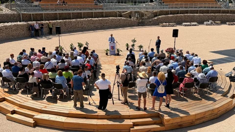 Amfiteatrul antic din Ulpia Traiana Sarmizegetusa a fost redeschis